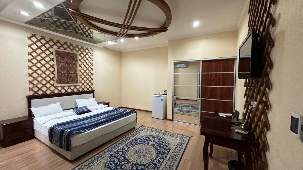 Tian-Shan Hotel Bishkek Exterior photo