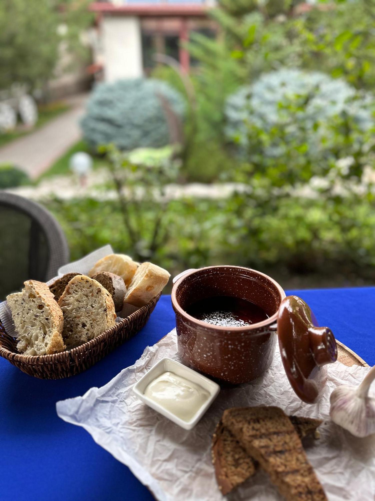 Tian-Shan Hotel Bishkek Exterior photo
