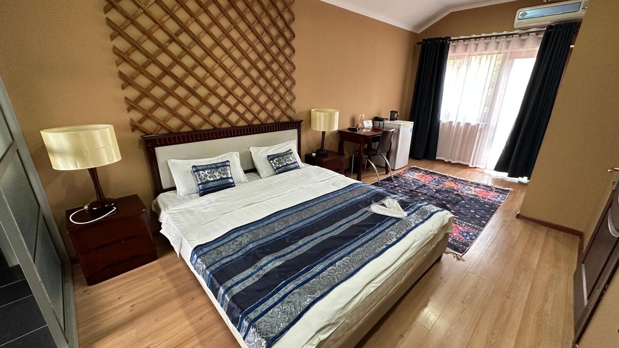 Tian-Shan Hotel Bishkek Exterior photo