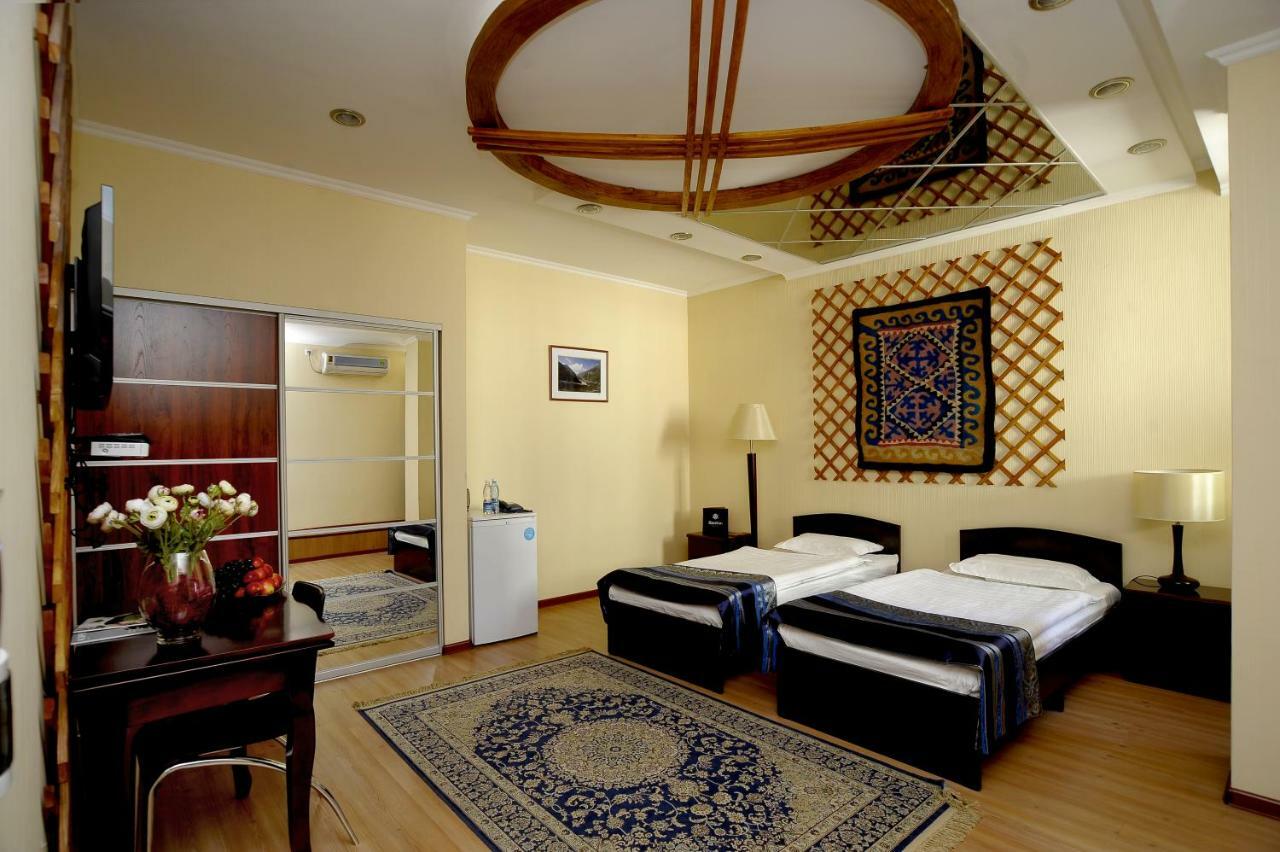 Tian-Shan Hotel Bishkek Exterior photo